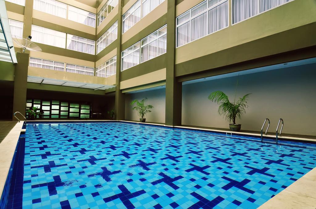 Horison Hotel Pematang Siantar Exterior photo
