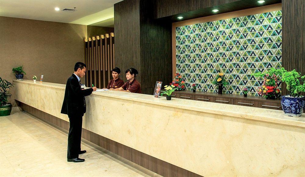 Horison Hotel Pematang Siantar Exterior photo
