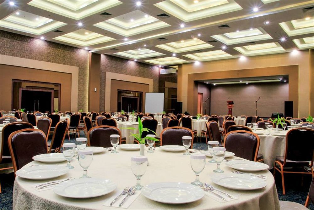 Horison Hotel Pematang Siantar Exterior photo
