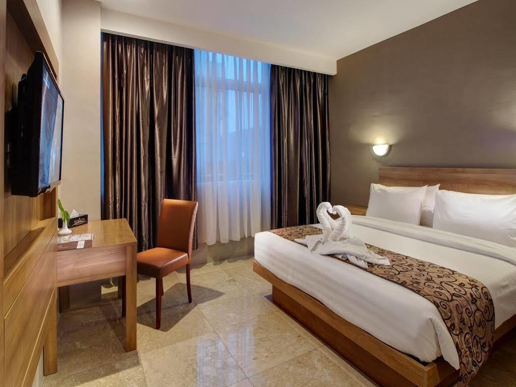 Horison Hotel Pematang Siantar Exterior photo